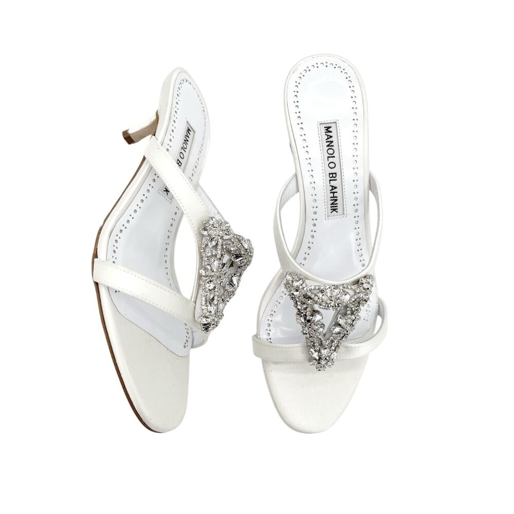 Manolo Blahnik Trinamu White Silk Crystal Brooch Low Heel Mules Sandals IT 35